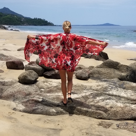 Back in Fashion Action! Shop on! - Picture 3 of 8